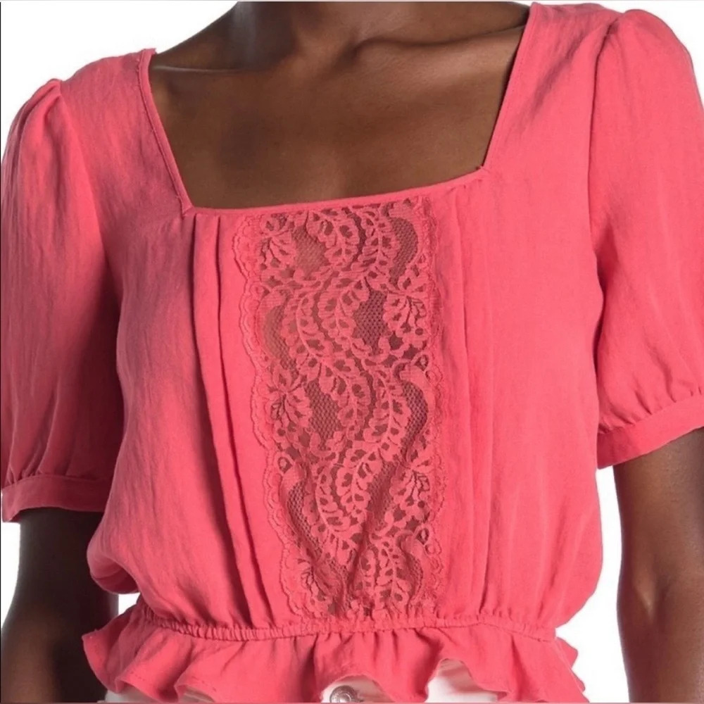 Lumiere lace trim crop short sleeve top in pink